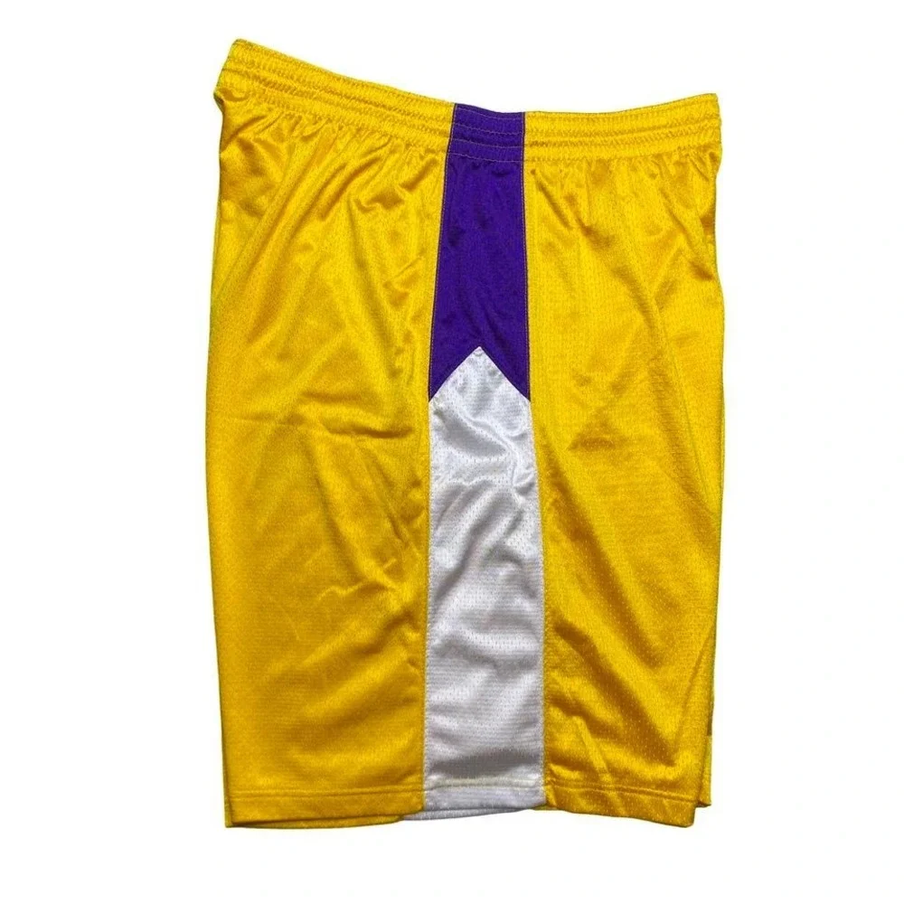 Vintage 90s basketball shorts‎